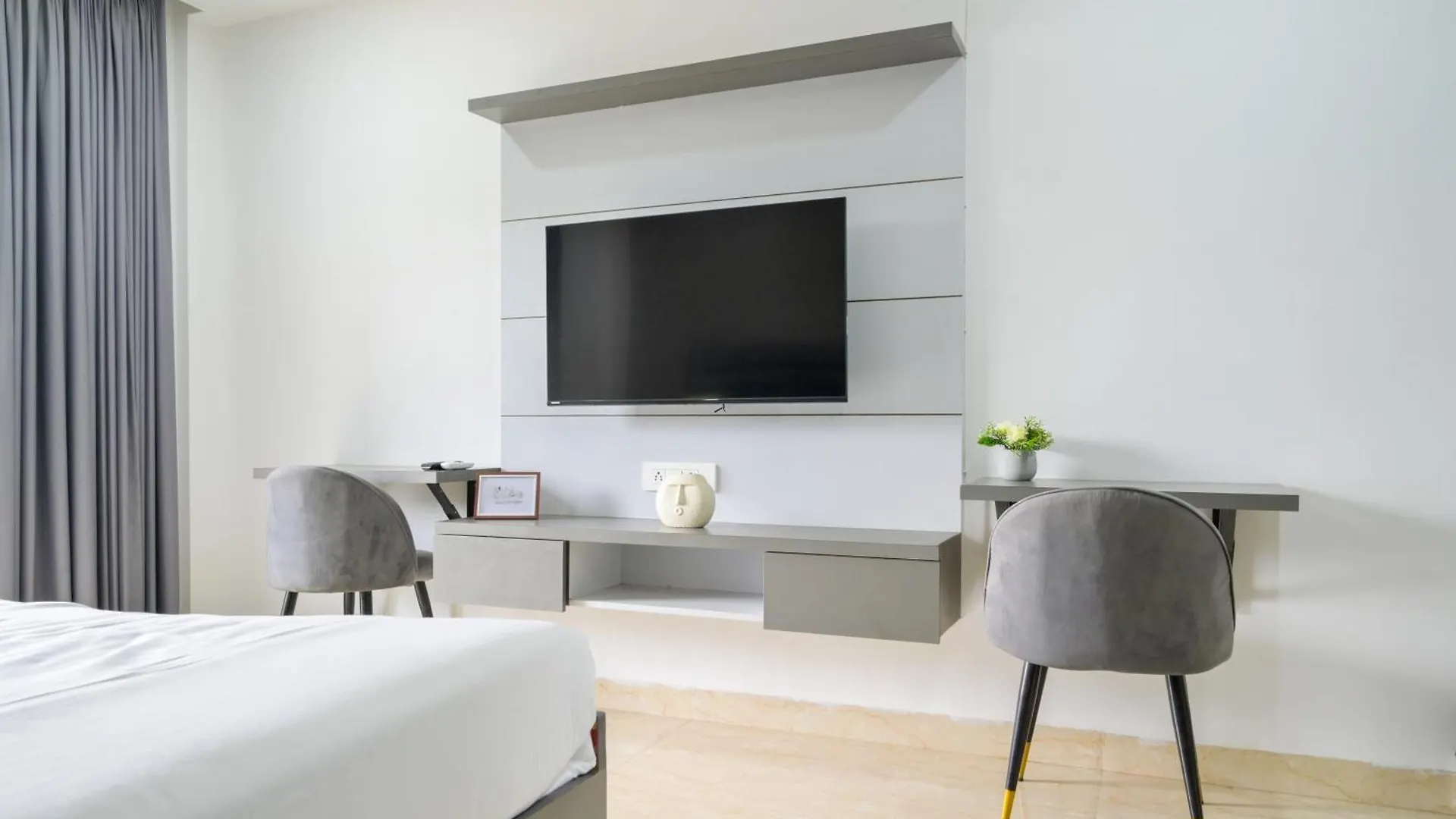 Otel Housr Sector 28 Gurgaon Near Iffco Chowk Metro Station Hindistan