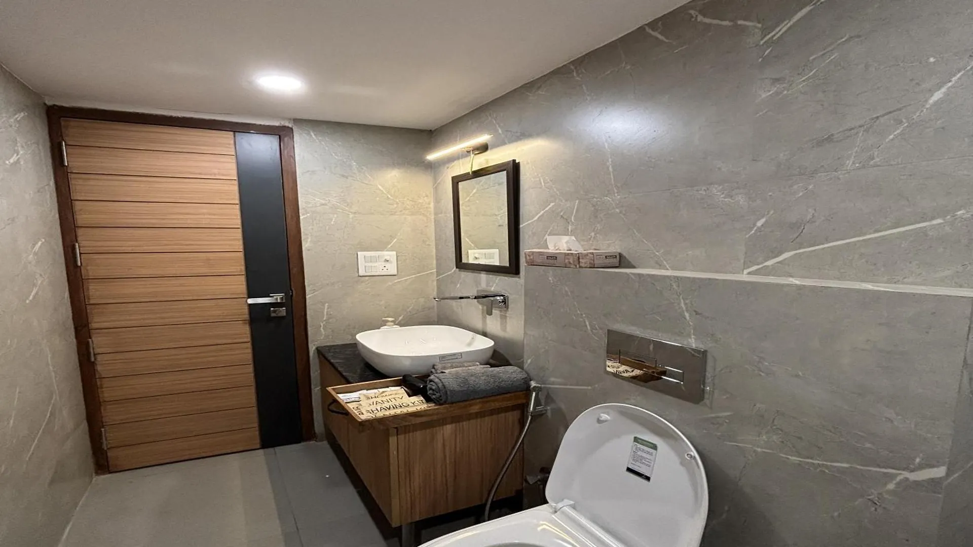 Housr Sector 28 Gurgaon Near Iffco Chowk Metro Station 0*,  Hindistan