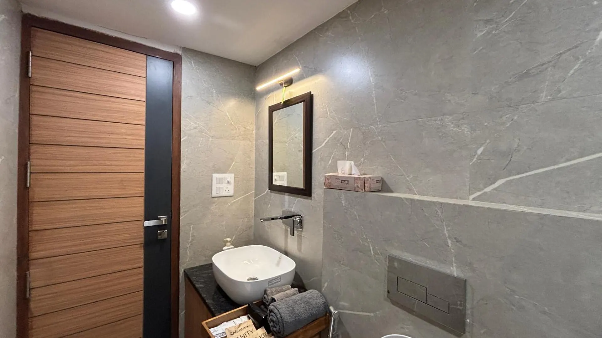 Housr Sector 28 Gurgaon Near Iffco Chowk Metro Station Hindistan